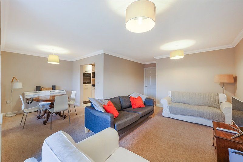 2 bed flat for sale in West Hill, Oxted RH8, £425,000