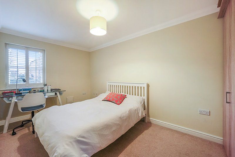 2 bed flat for sale in West Hill, Oxted RH8, £425,000
