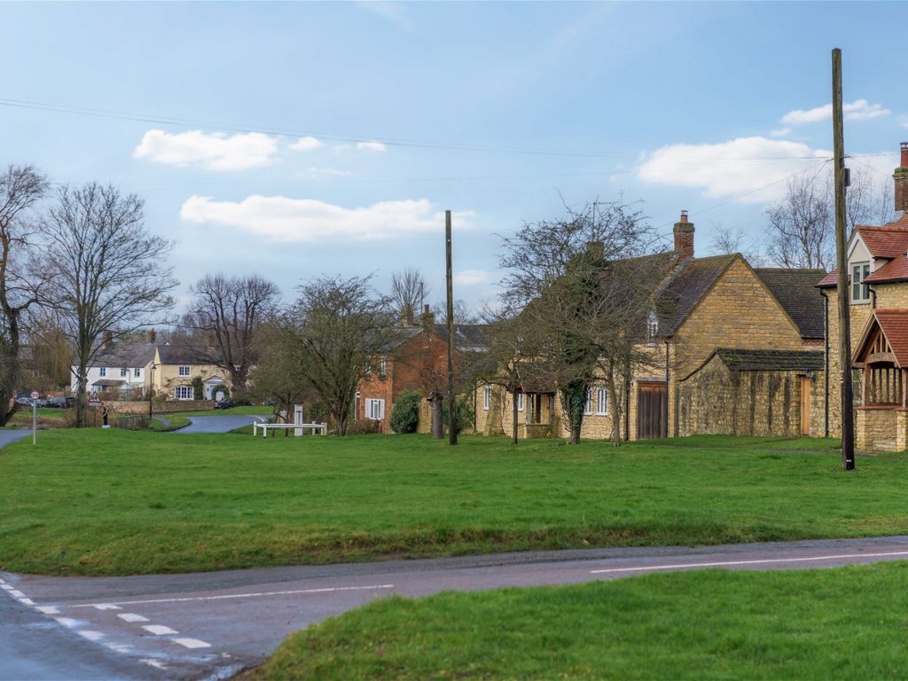 4 bed cottage for sale in The Green, Thornborough, Buckingham MK18, £495,000