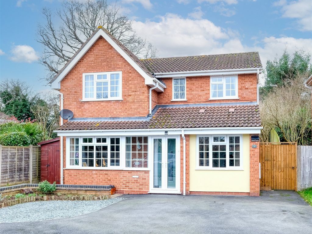 4 bed detached house for sale in Elmhurst Close, Hunt End, Redditch B97, £425,000