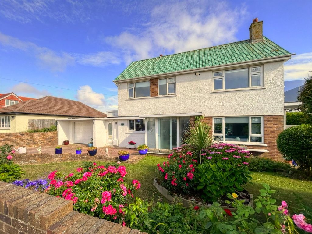 3 bed detached house for sale in Crossfield Avenue, Porthcawl CF36, £550,000
