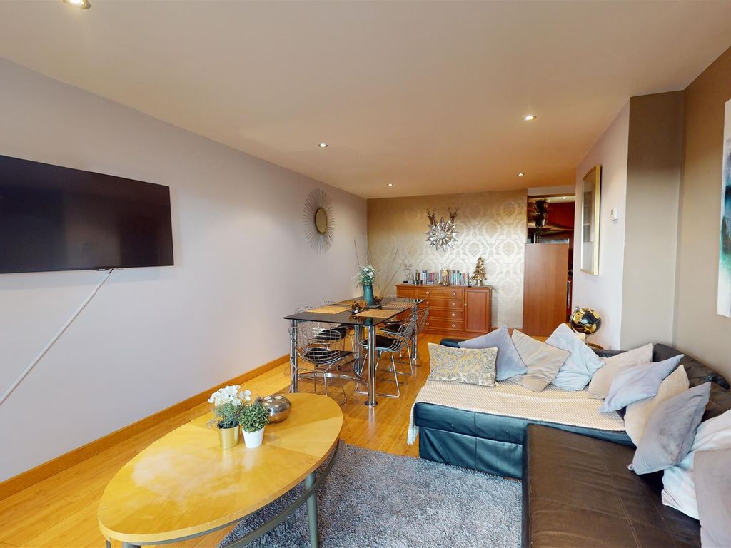 2 bed flat for sale in Magretian Place, Cardiff CF10, £300,000