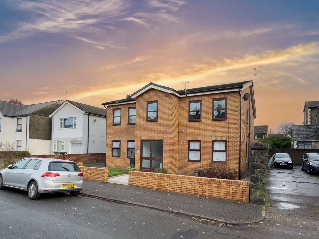 2 bed flat for sale in Conybeare Road, Canton, Cardiff CF5, £190,000