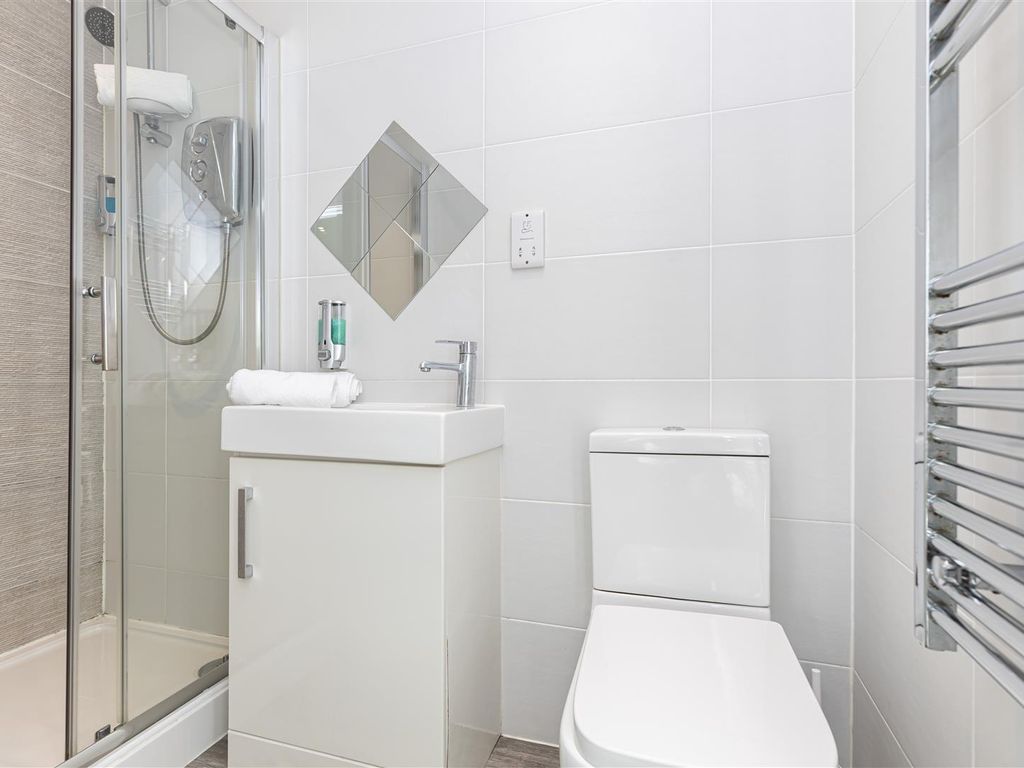 1 bed flat for sale in Upper Hinton Road, Bournemouth BH1, £185,000
