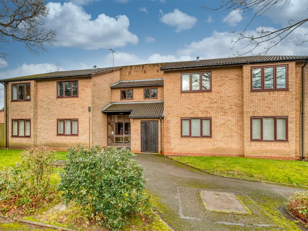 1 bed flat for sale in Lansdale Avenue, Solihull B92, £120,000