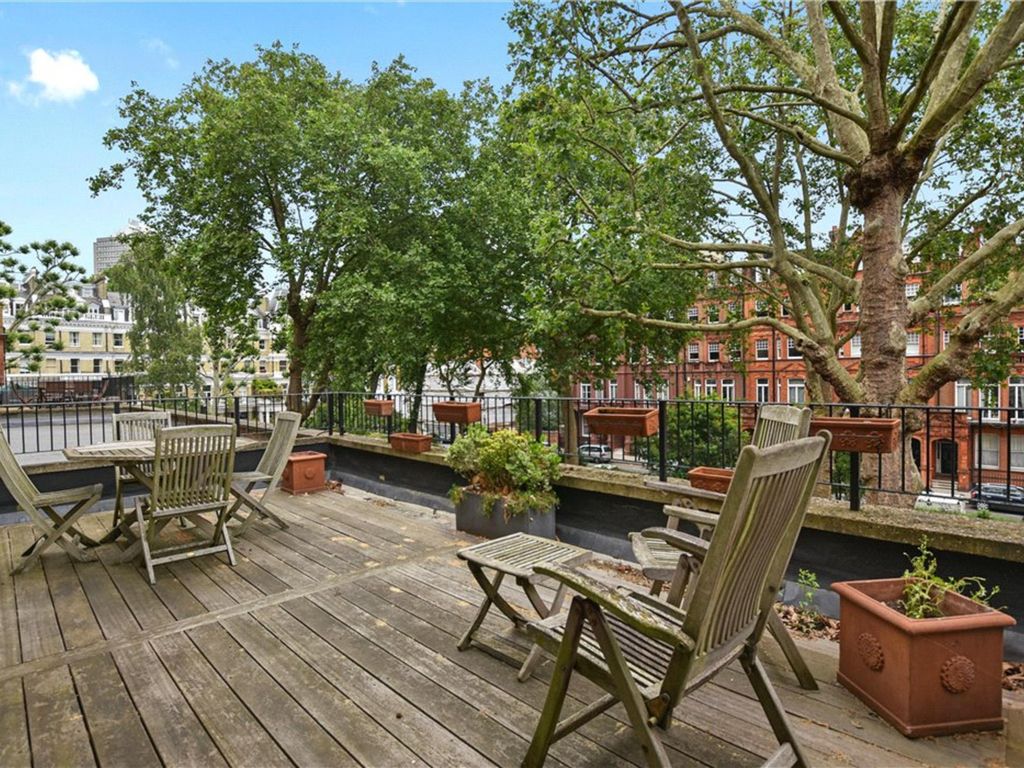 2 bed flat for sale in Gledhow Gardens, London SW5, £1,450,000