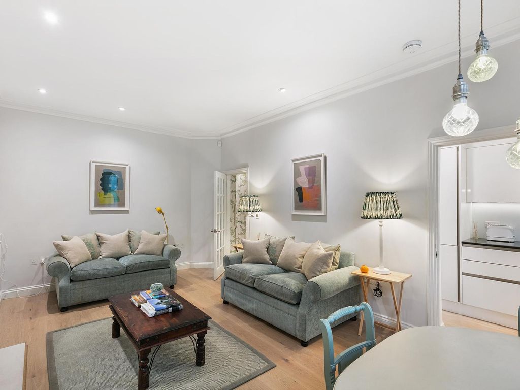 2 bed flat for sale in Rosary Gardens, London SW7, £1,095,000