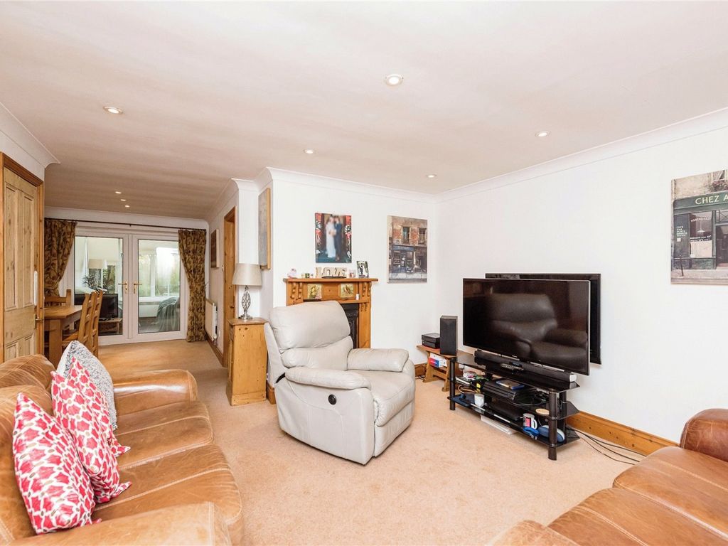3 bed detached house for sale in Wellfield Road, Alrewas, Burton-On-Trent, Staffordshire DE13, £350,000