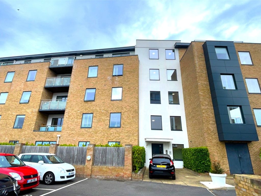 2 bed flat for sale in Frimley Road, Camberley, Surrey GU15, £280,000