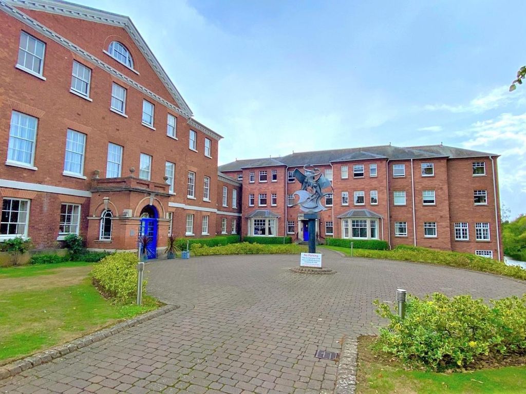 2 bed flat for sale in Wye Way, Hereford HR1, £250,000