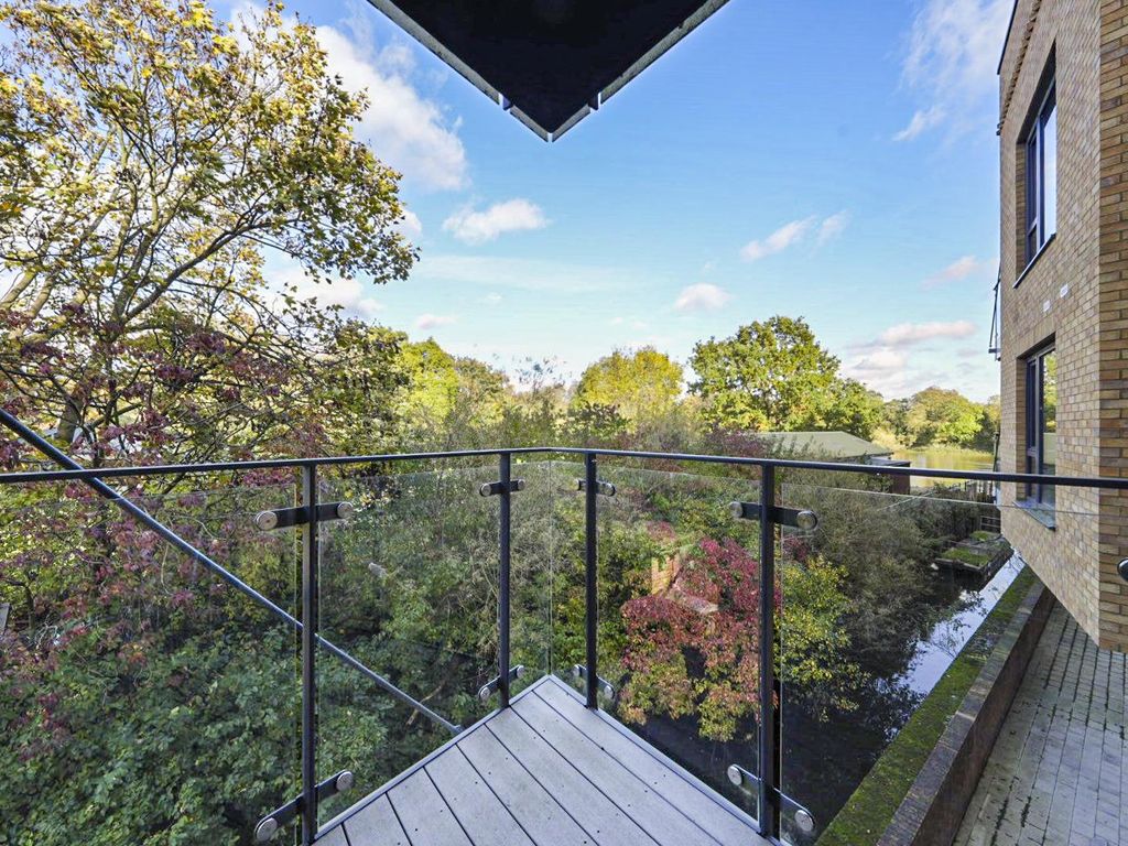 New home, 1 bed flat for sale in Railshead Road, Isleworth TW7, £460,000