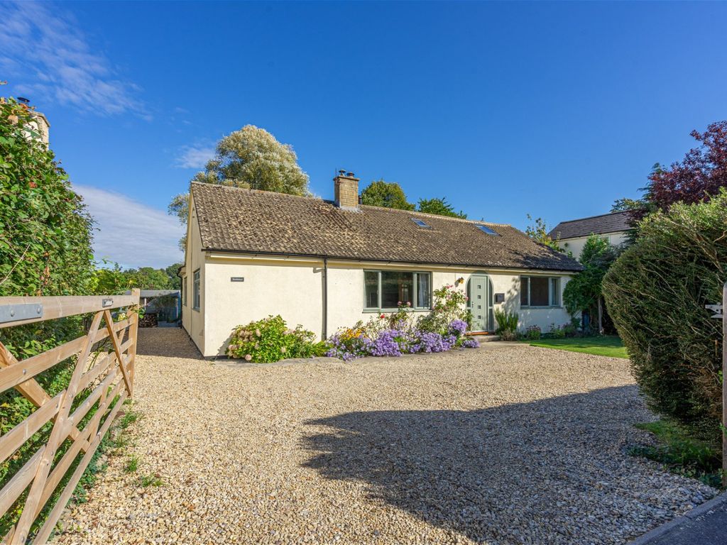 4 bed bungalow for sale in Upper Minety, Malmesbury SN16, £750,000
