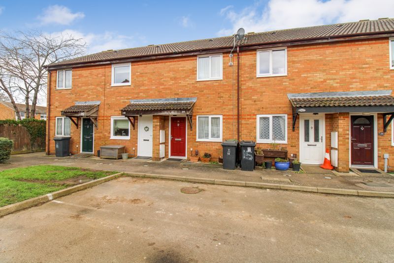 2 bed terraced house for sale in Gladstone Close, Biggleswade SG18, £250,000