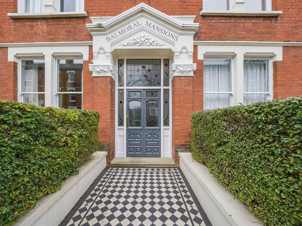4 bed flat for sale in Clevedon Road, Twickenham TW1, £1,599,950