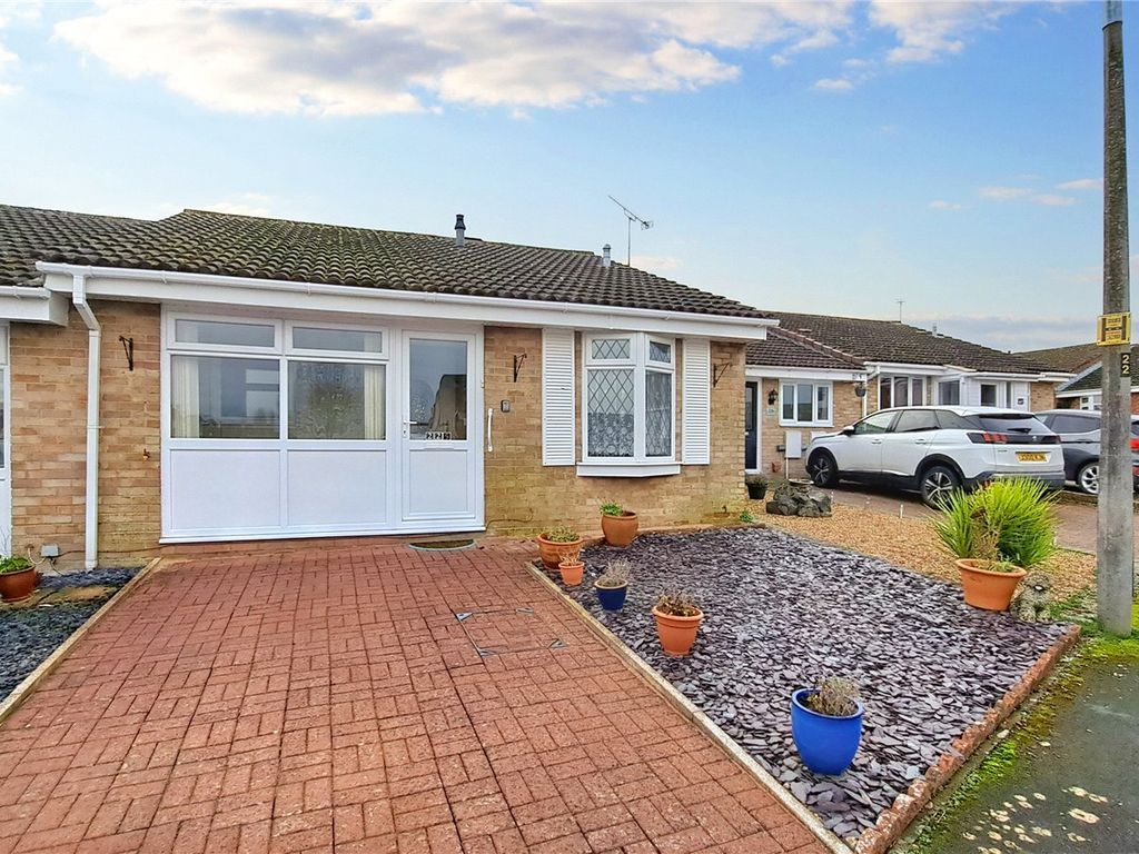 2 bed bungalow for sale in The Cullerns, Highworth, Swindon, Wiltshire SN6, £260,000