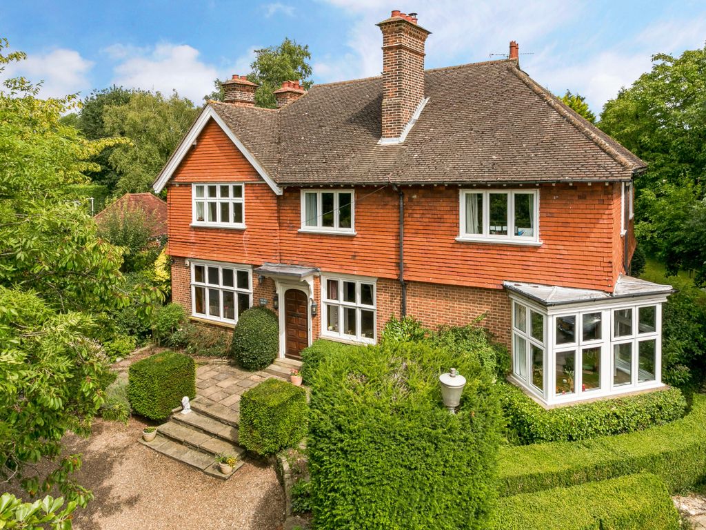 5 bed detached house for sale in Milthorne Close, Rickmansworth WD3, £1,975,000