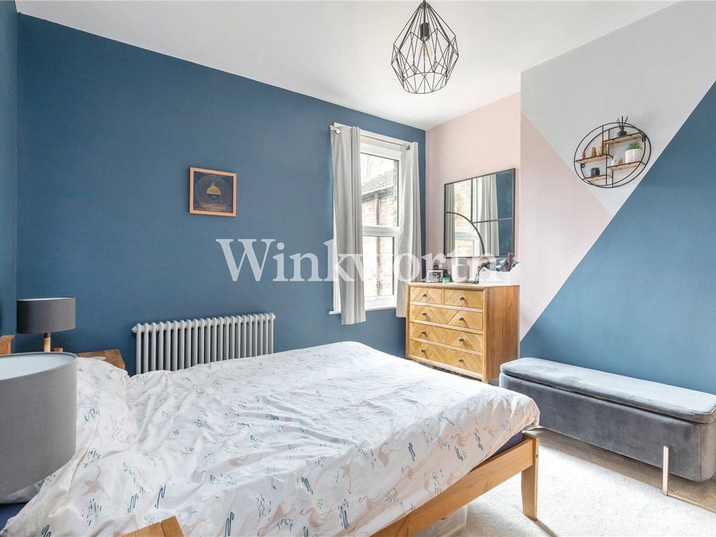 2 bed maisonette for sale in Ferndale Road, London N15, £485,000