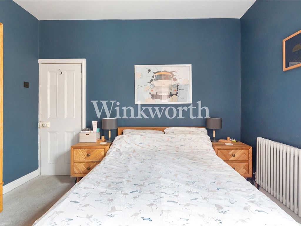 2 bed maisonette for sale in Ferndale Road, London N15, £485,000