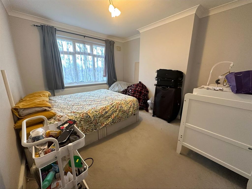 2 bed maisonette for sale in Brampton Road, Bexleyheath DA7, £299,995
