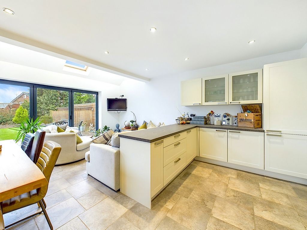 3 bed detached house for sale in Howard Drive, York YO30, £485,000