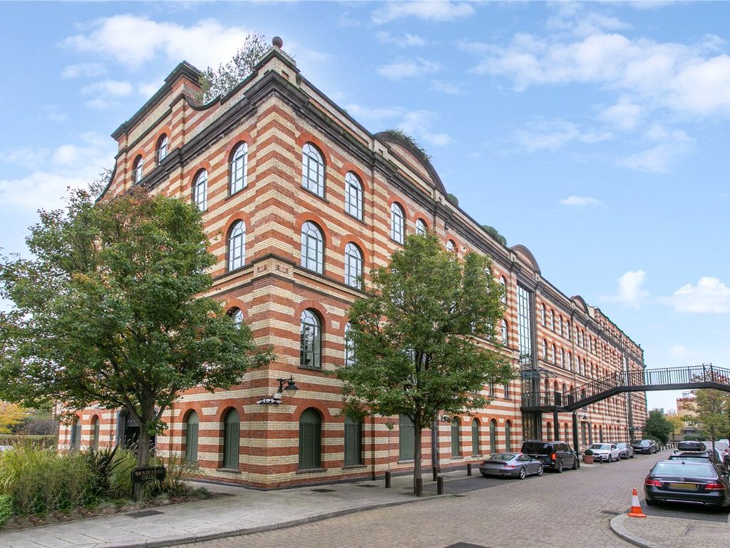 3 bed flat for sale in Brasenose Drive, Barnes SW13, £1,595,000