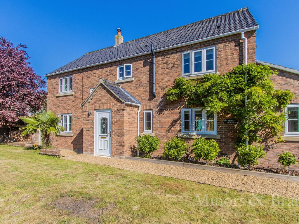 4 bed detached house for sale in Whitwell Road, Sparham NR9, £575,000