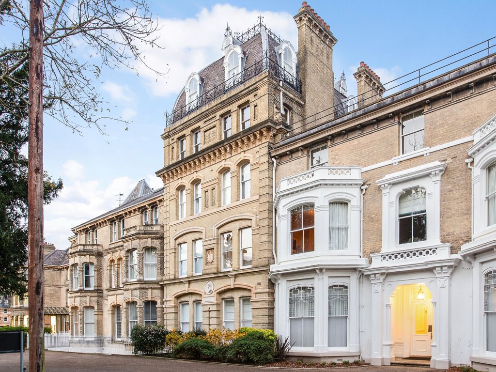 2 bed flat for sale in 22 Langdon Park, Teddington TW11, £675,000