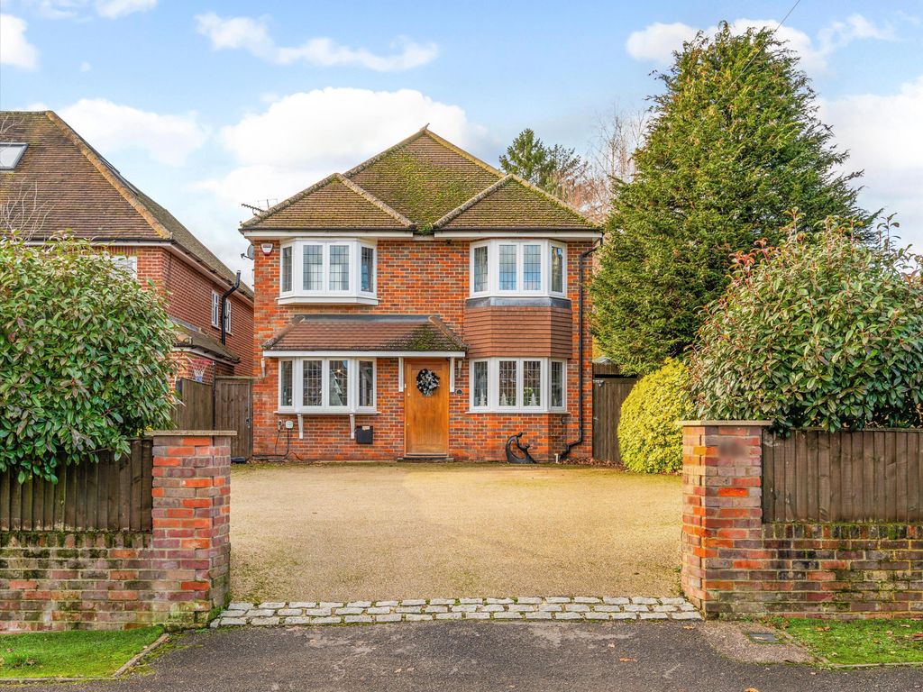 4 bed detached house for sale in Lakes Lane, Beaconsfield HP9, £1,250,000