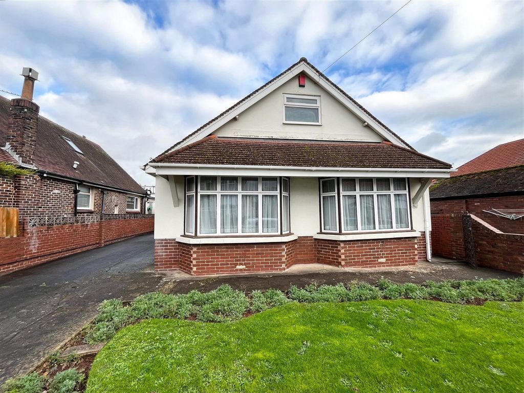 3 bed bungalow for sale in Manor Road, Paignton TQ3, £475,000