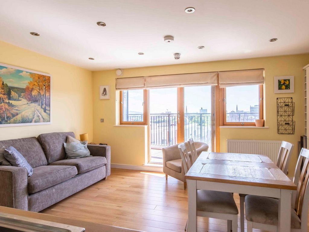 2 bed flat for sale in Eclipse, Bristol BS1, £360,000