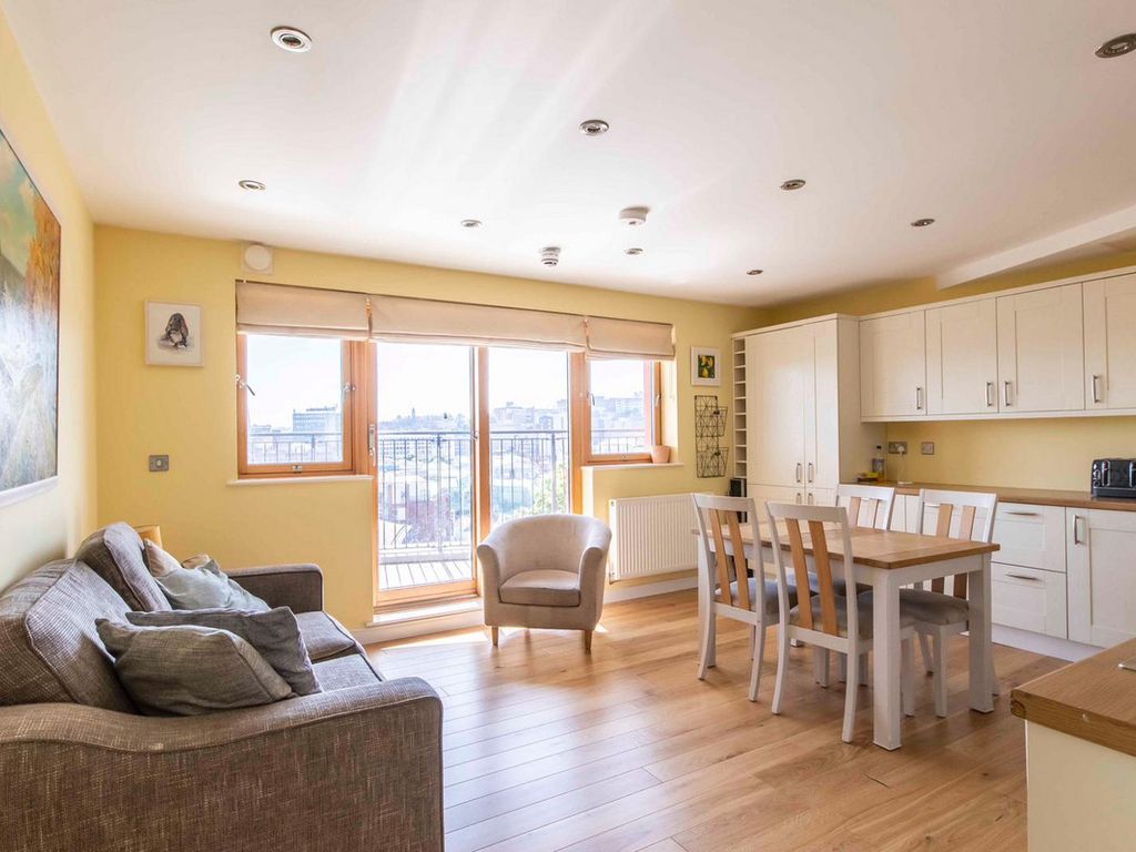 2 bed flat for sale in Eclipse, Bristol BS1, £360,000