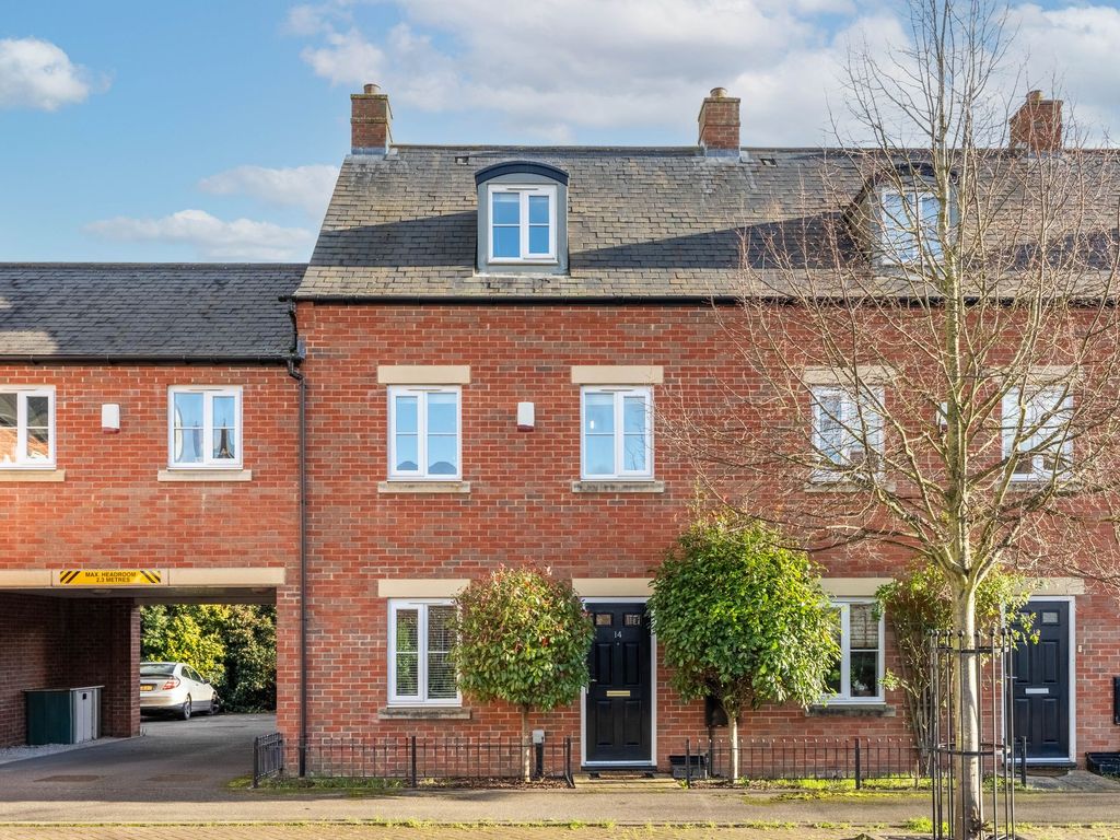 3 bed terraced house for sale in Levitt Lane, Waterbeach CB25, £400,000