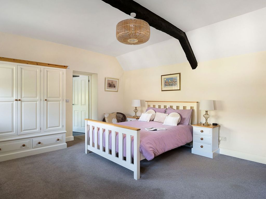 3 bed cottage for sale in Burford Road, Brize Norton OX18, £680,000