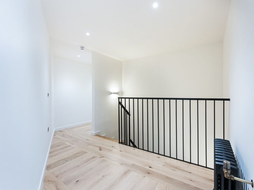 3 bed town house for sale in City Island Way, London E14, £1,450,000