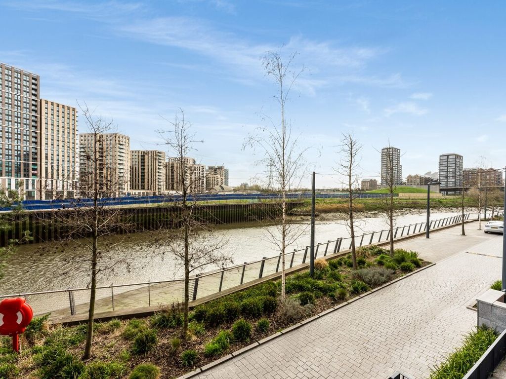 3 bed town house for sale in City Island Way, London E14, £1,450,000