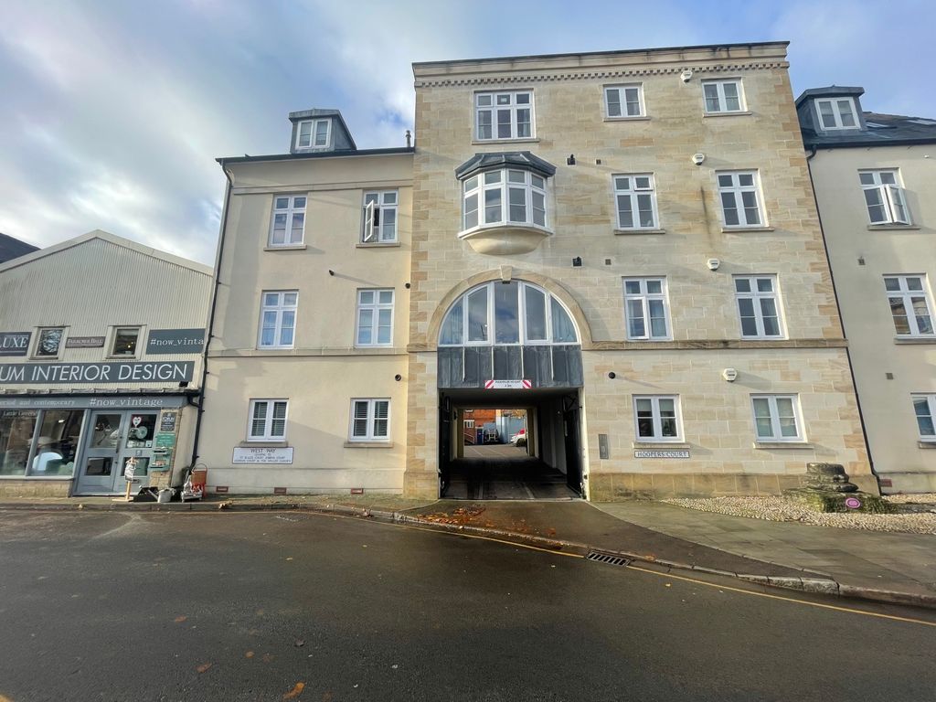 2 bed flat for sale in West Way, Cirencester, Gloucestershire GL7, £199,950
