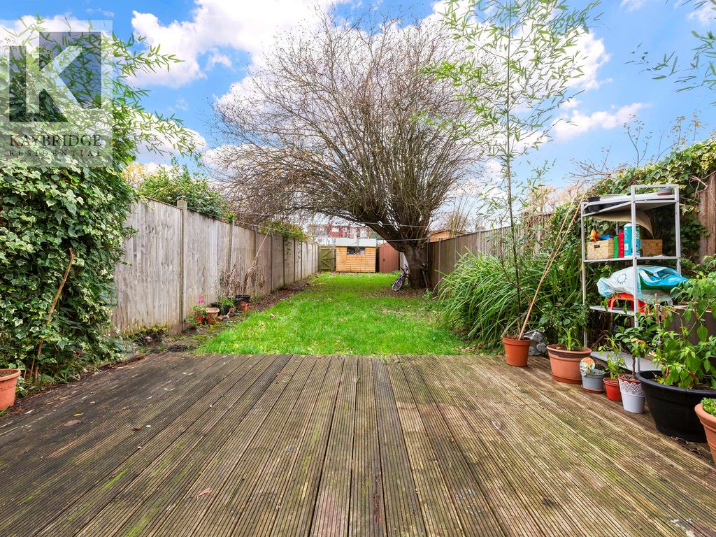 3 bed terraced house for sale in Stoneleigh Avenue, Worcester Park KT4, £575,000