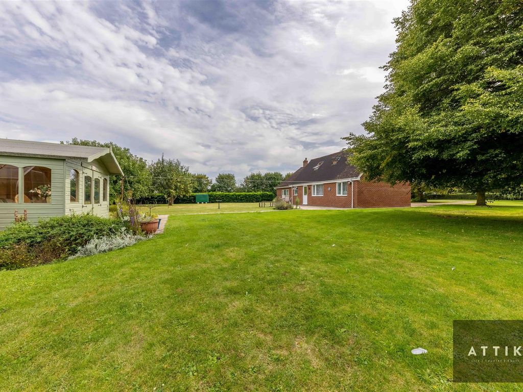 5 bed property for sale in Old Buckenham Road, Carleton Rode, Norwich NR16, £925,000