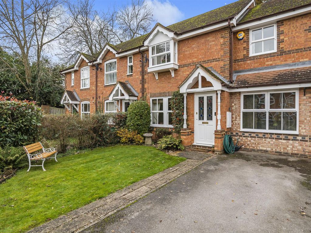 3 bed terraced house for sale in St. Johns Close, Woodley, Reading RG5, £495,000