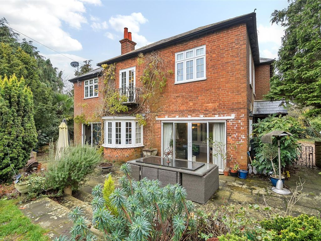 5 bed detached house for sale in Denmark Avenue, Woodley, Reading RG5, £1,200,000