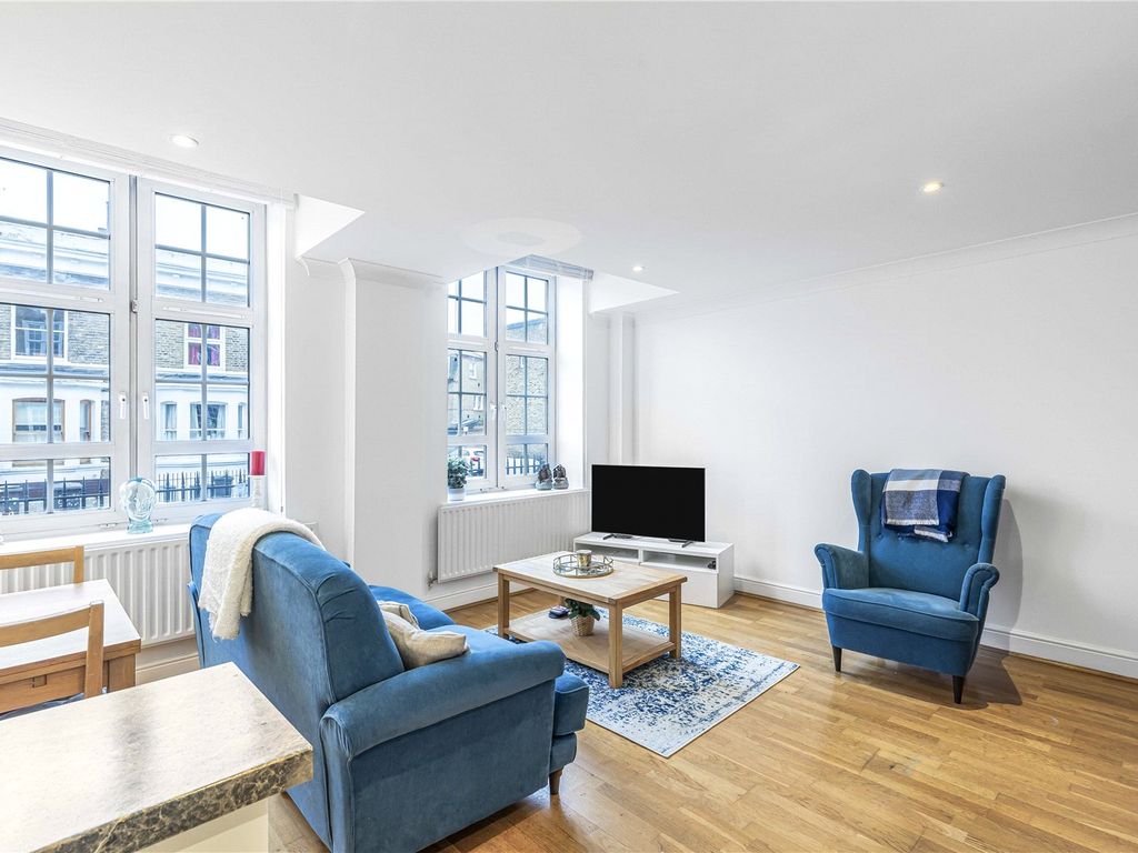2 bed flat for sale in Ferndale Road, London SW4, £500,000