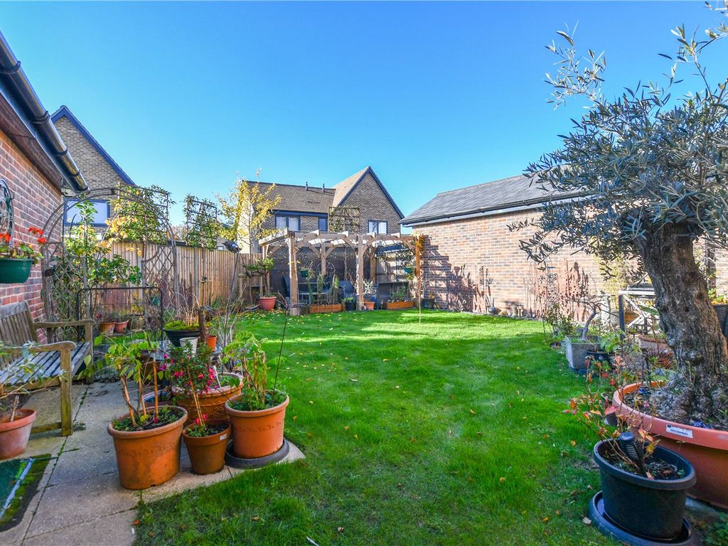 4 bed detached house for sale in Shelduck Drive, Arborfield Green, Reading, Berkshire RG2, £685,000