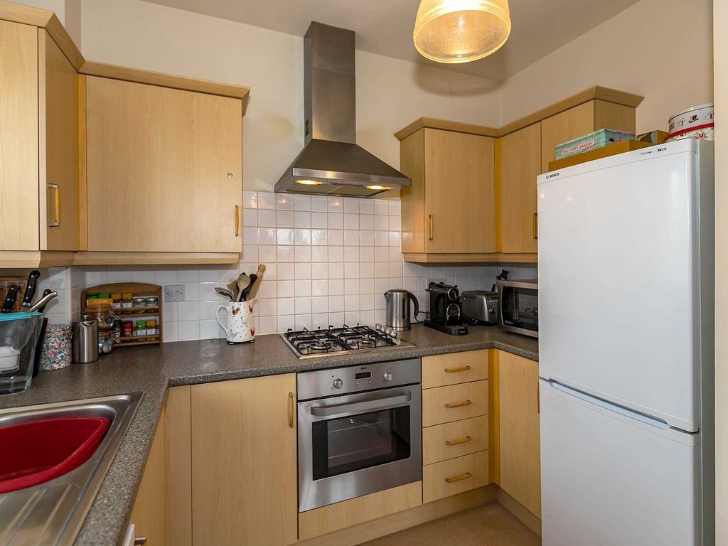 2 bed flat for sale in Greensand View, Woburn Sands MK17, £215,000