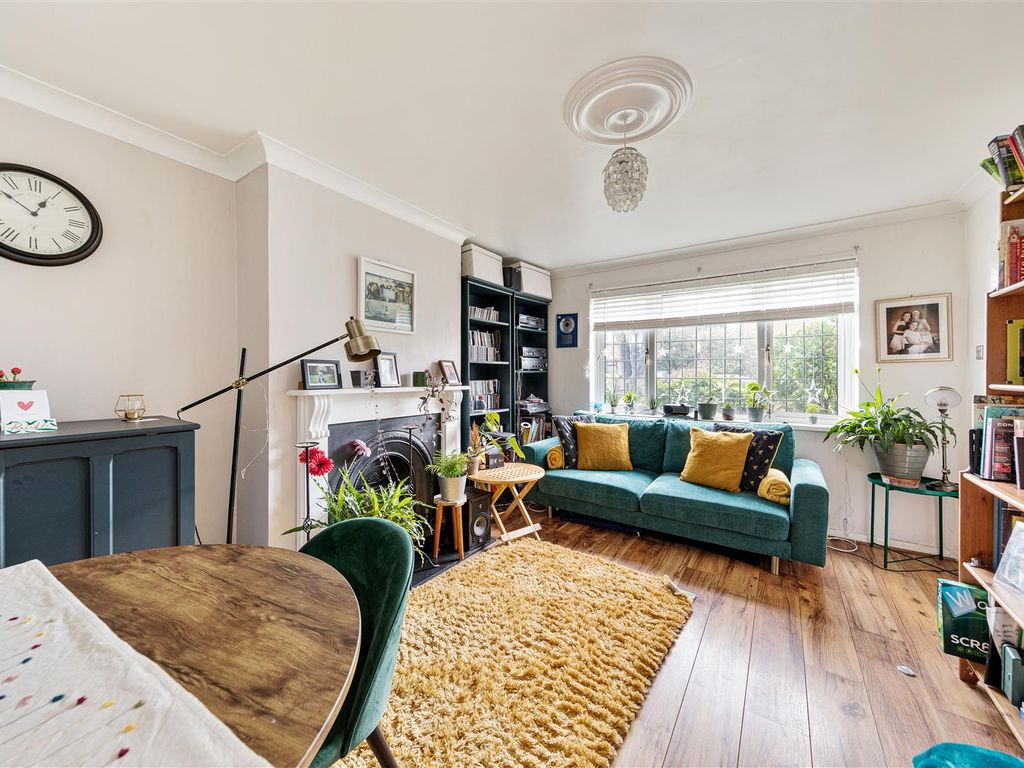 2 bed maisonette for sale in St. Anthonys Avenue, Woodford Green IG8, £375,000
