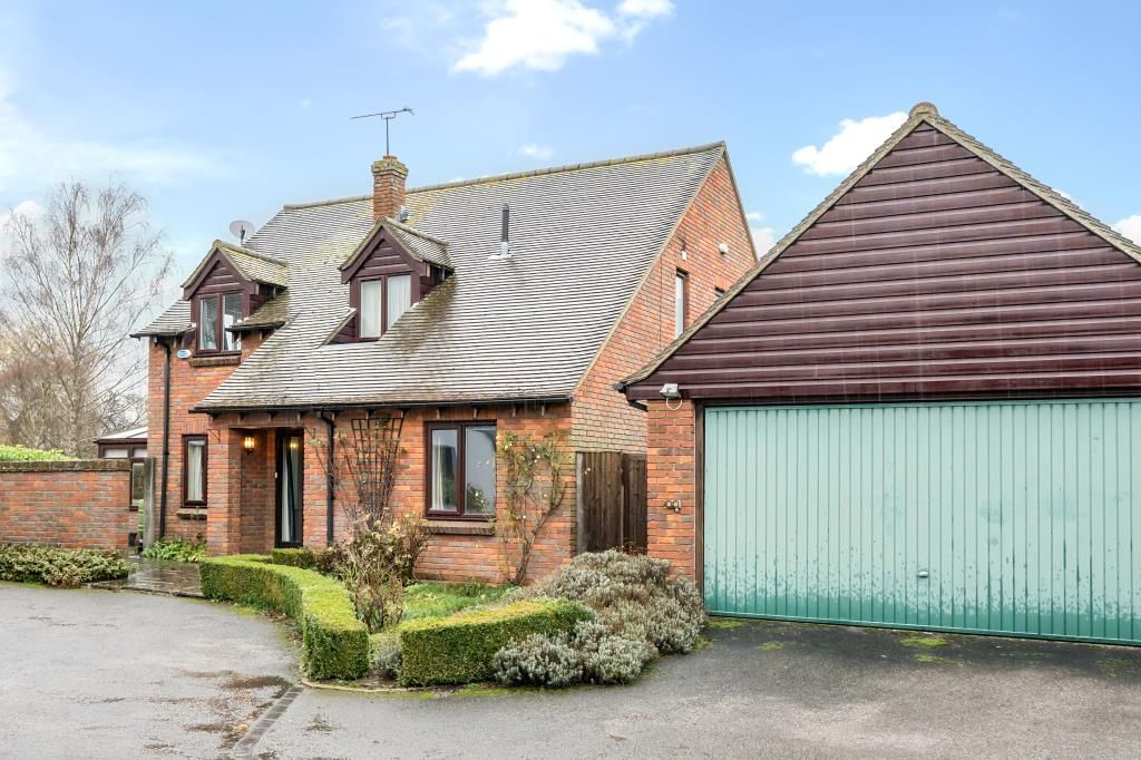 4 bed detached house for sale in Thame, Oxfordshire OX9, £900,000