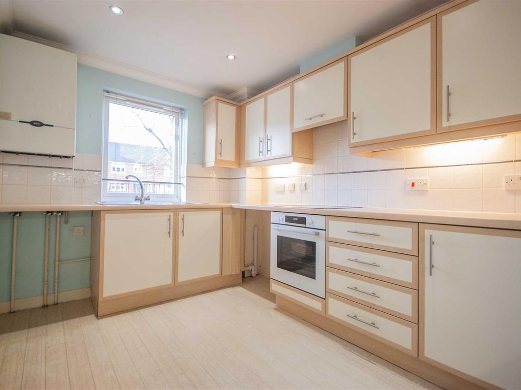 2 bed flat for sale in Duncan Place, Wood Street, Chelmsford CM2, £245,000