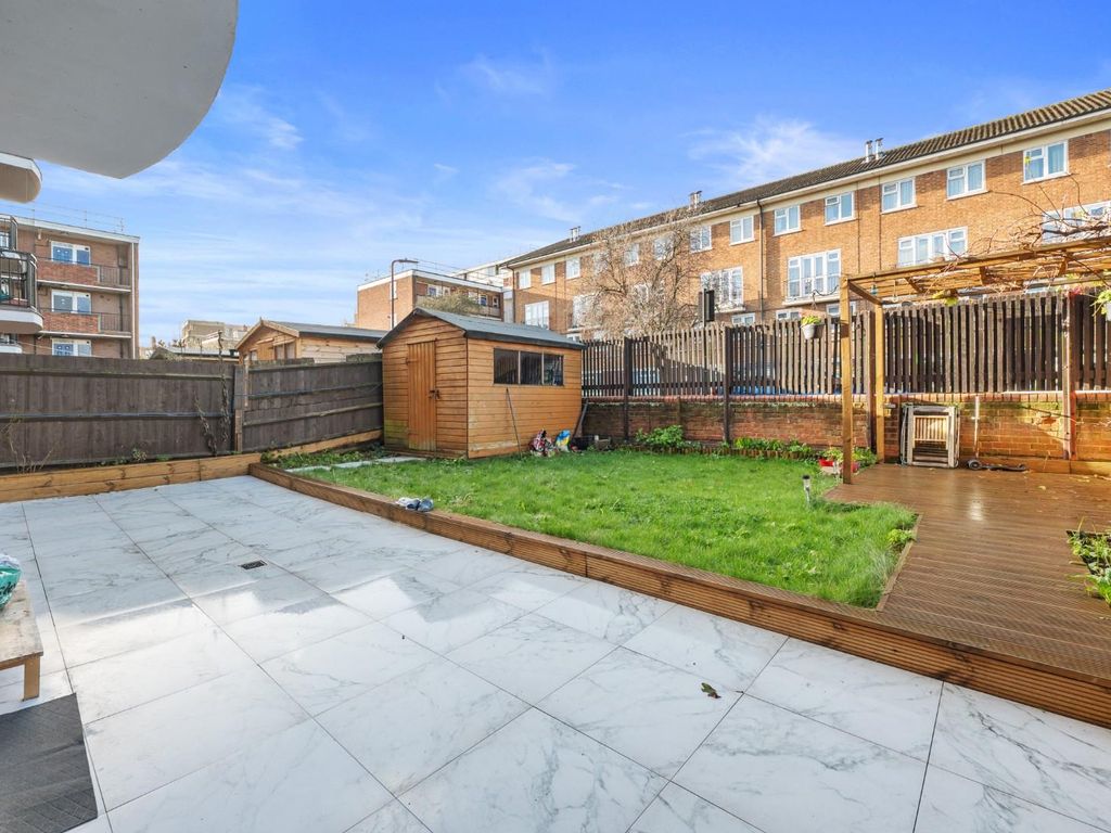 3 bed flat for sale in Milton Grove, London N16, £575,000