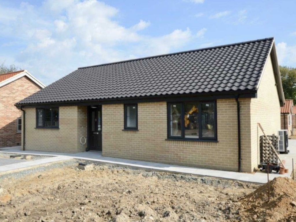 New home, 2 bed detached bungalow for sale in St. Edmund Close, Caistor St. Edmund, Norwich NR14, £460,000