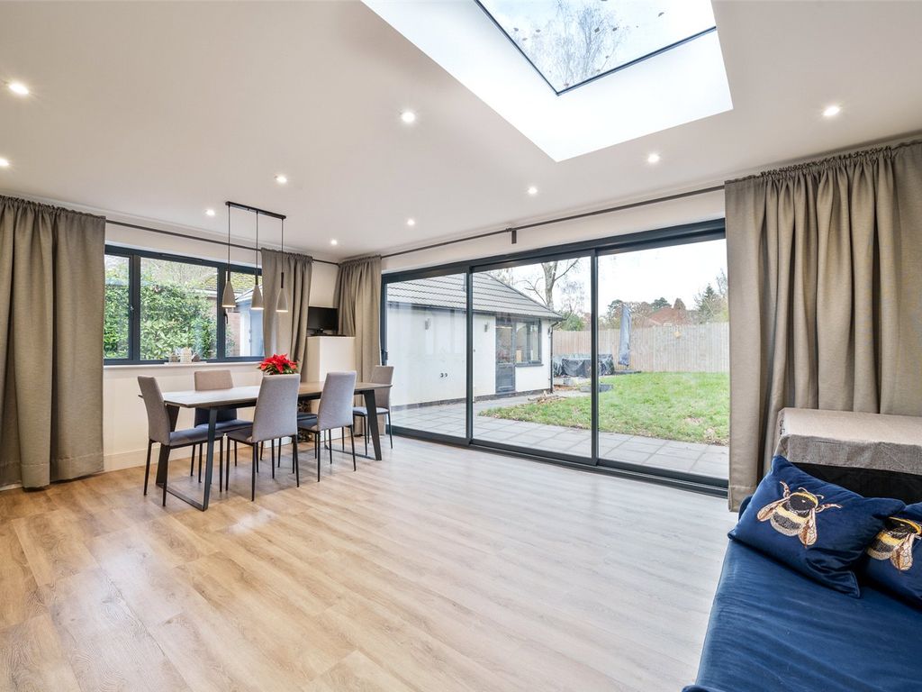 4 bed detached house for sale in Finchampstead Road, Finchampstead, Wokingham, Berkshire RG40, £800,000