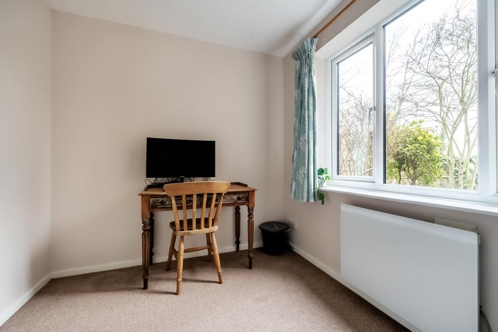 2 bed flat for sale in Thame, Oxfordshire OX9, £280,000